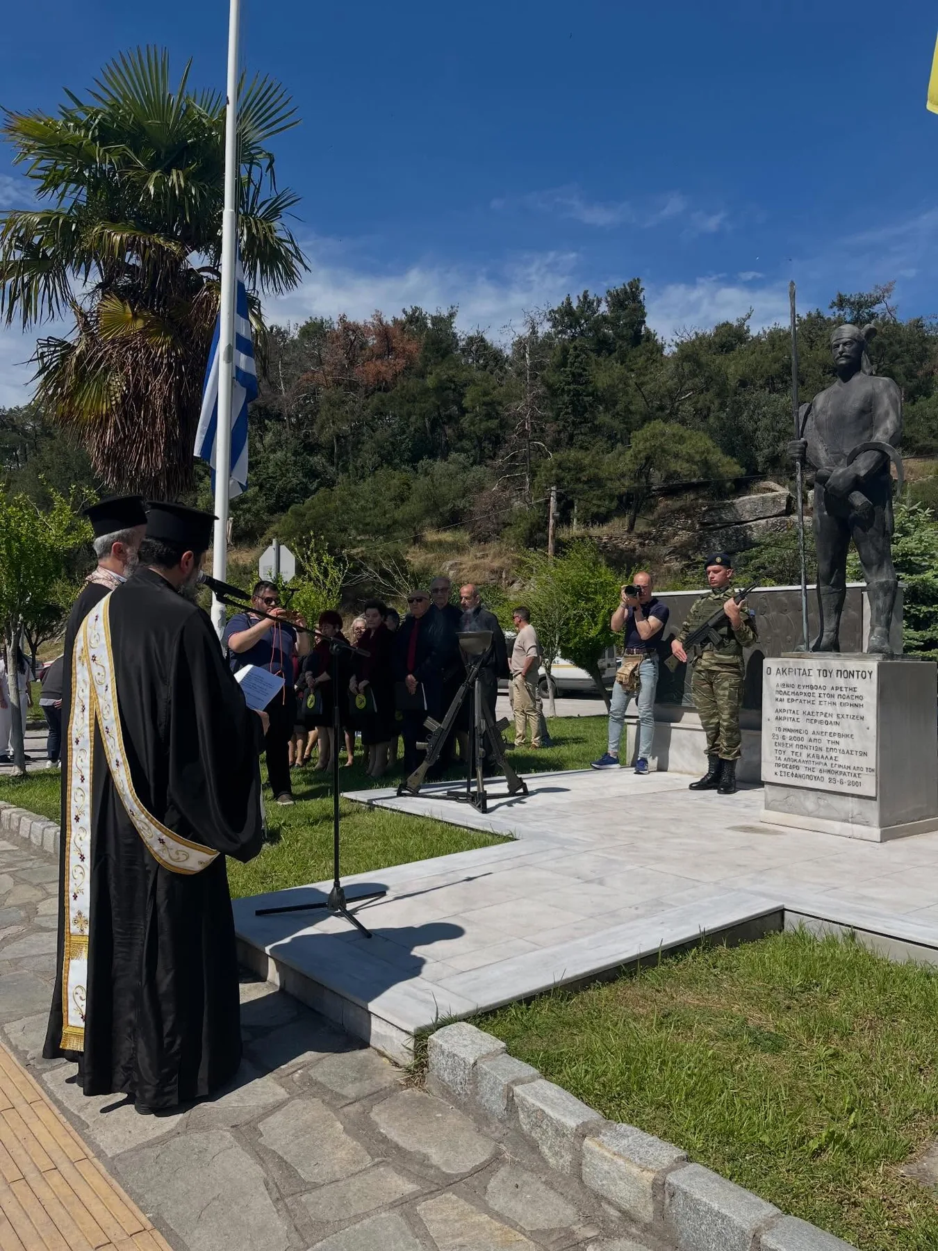 Επιμνημόσυνη δέηση στο μνημείο