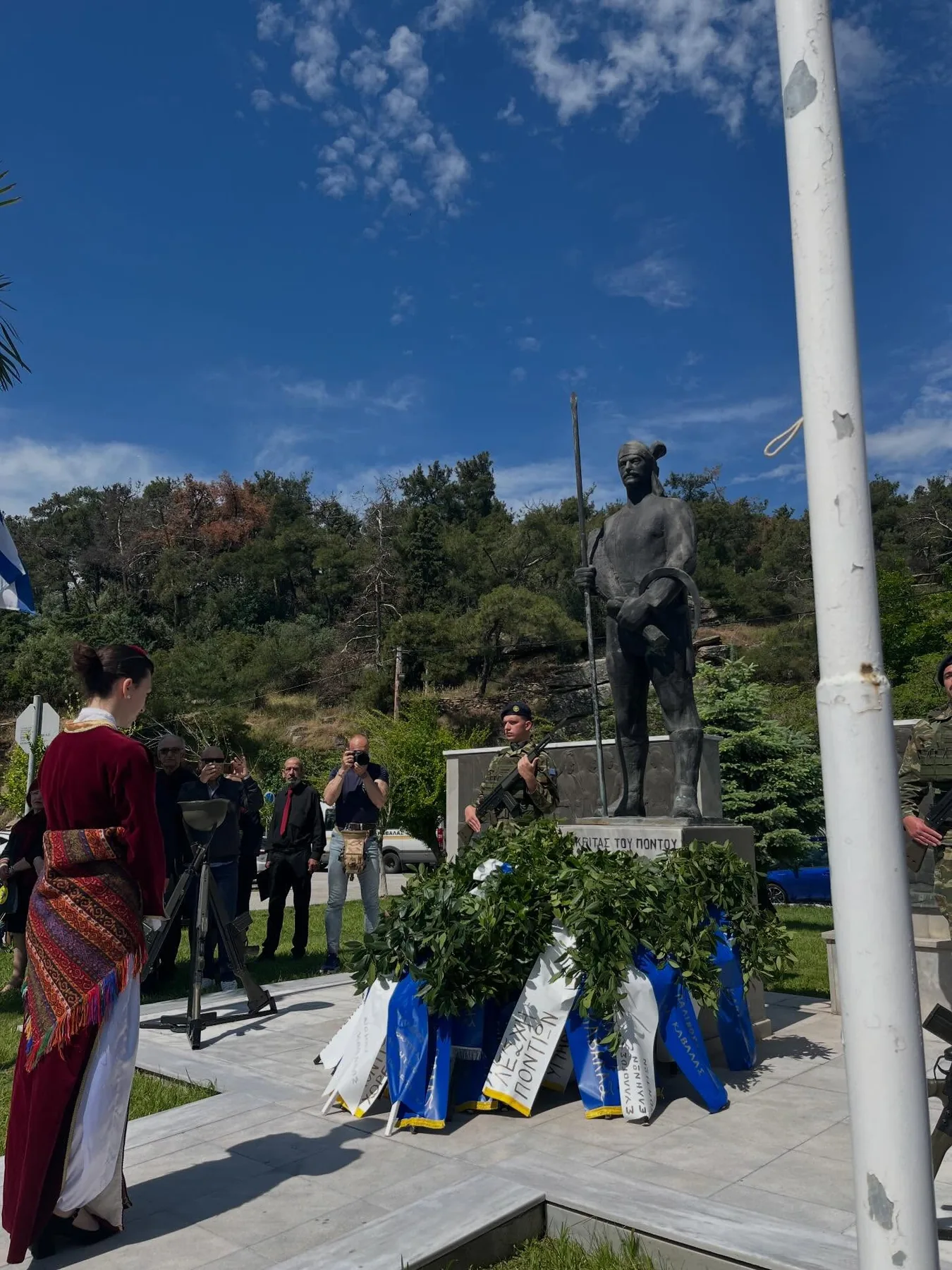 Κατάθεση στεφάνου στο μνημείο του Ακρίτα
